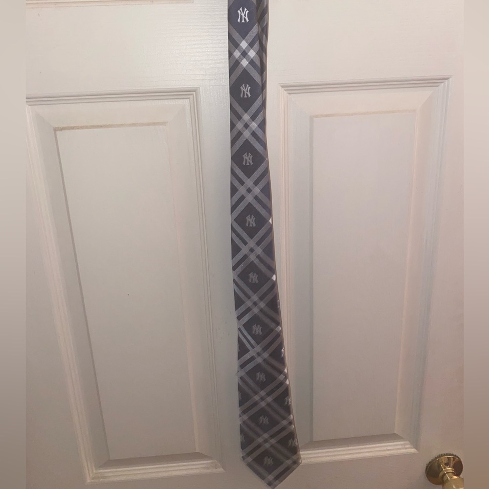 MLB - Genuine Merchandise New York Yankees Neck Tie